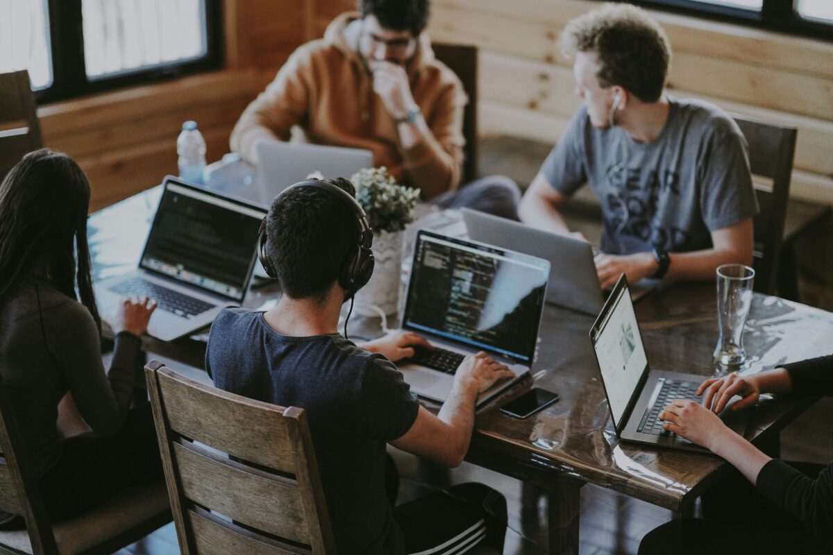 Verbinding in teams vergroten? Zo doorbreek je wat niet wordt gezegd | Dare! Beweegt