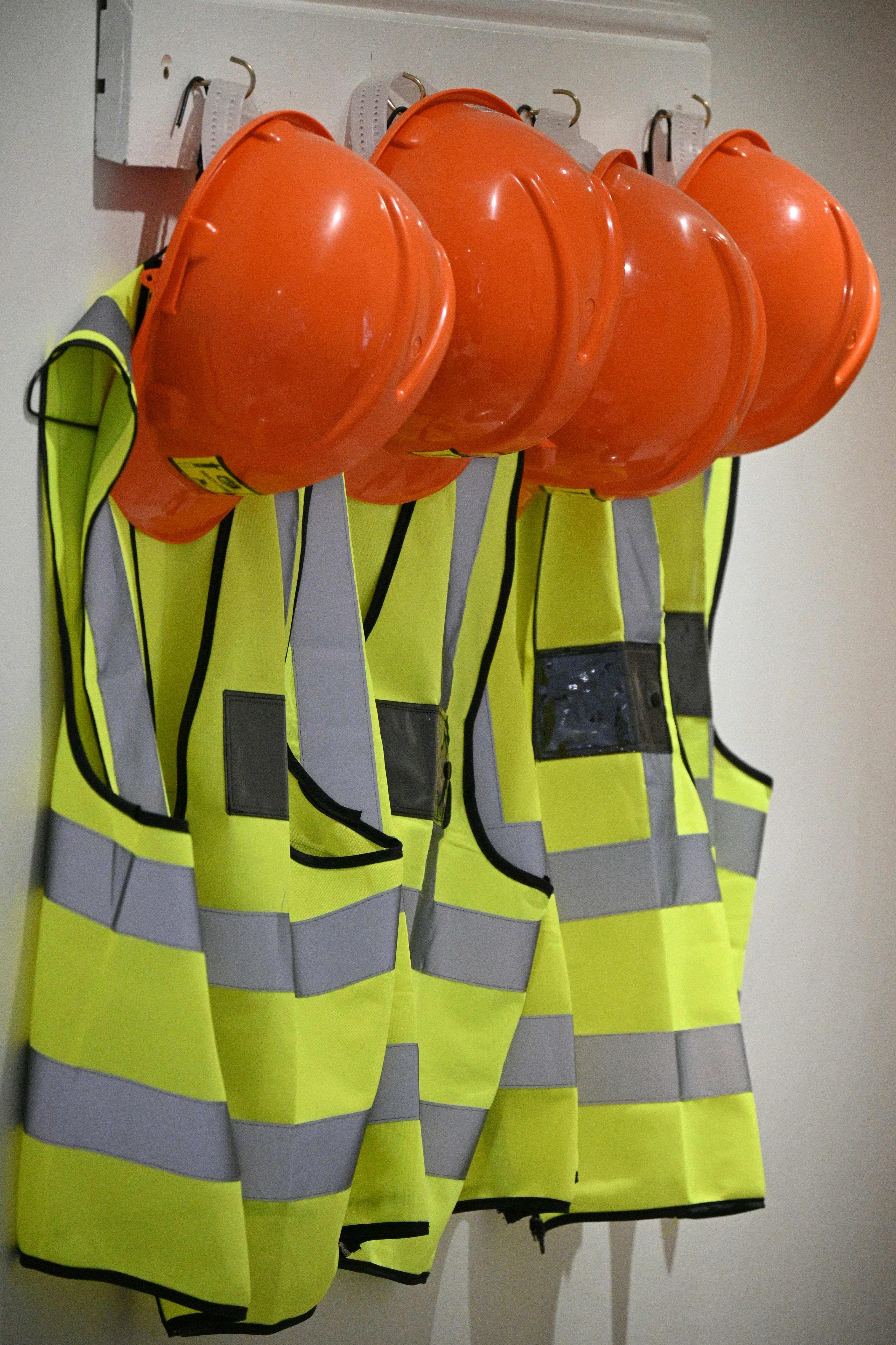 Homepagina | Dare! Beweegt Niet alles wat ongemakkelijk voelt is onveilig. Soms moet je gewoon je grote mensen broek aan.